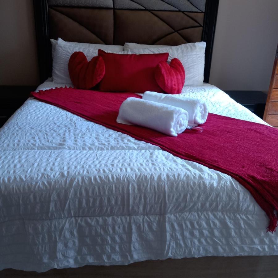 Suits Guest House & Bar Carletonville エクステリア 写真