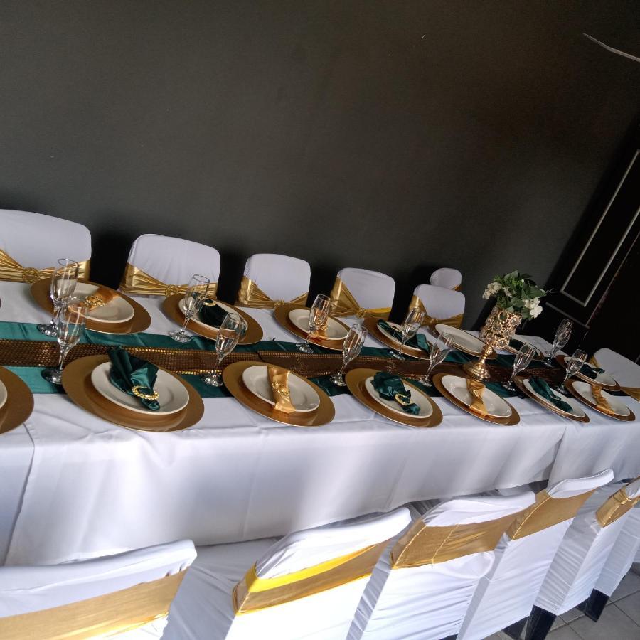 Suits Guest House & Bar Carletonville エクステリア 写真
